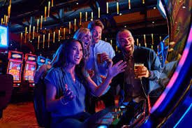 Tampilan platform amototo di perangkat mobile menampilkan sportsbook dan live casino